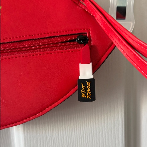 Betsy Johnson Wristlet Bright Red w/ Wrist Strap, Shaped like LIPS NWOT - Picture 9 of 9